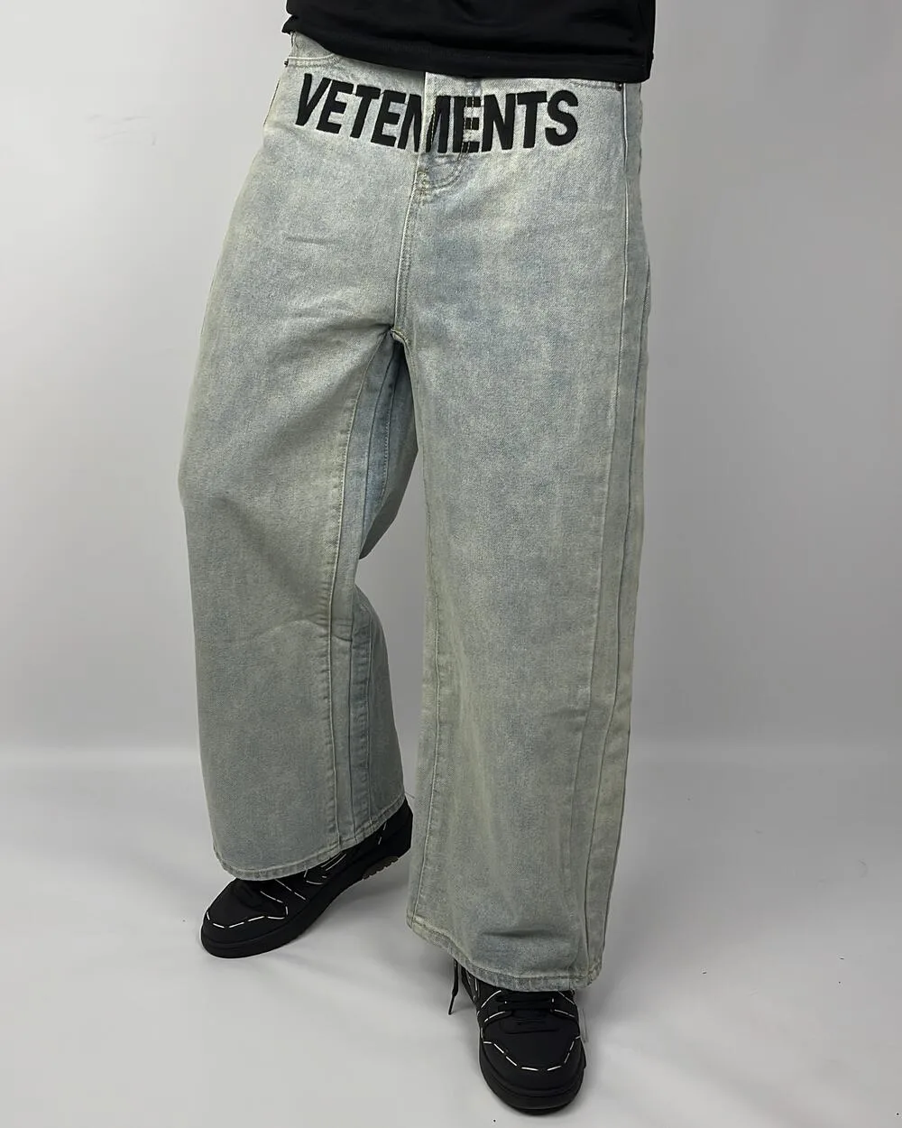 Джинси VETEMENTS