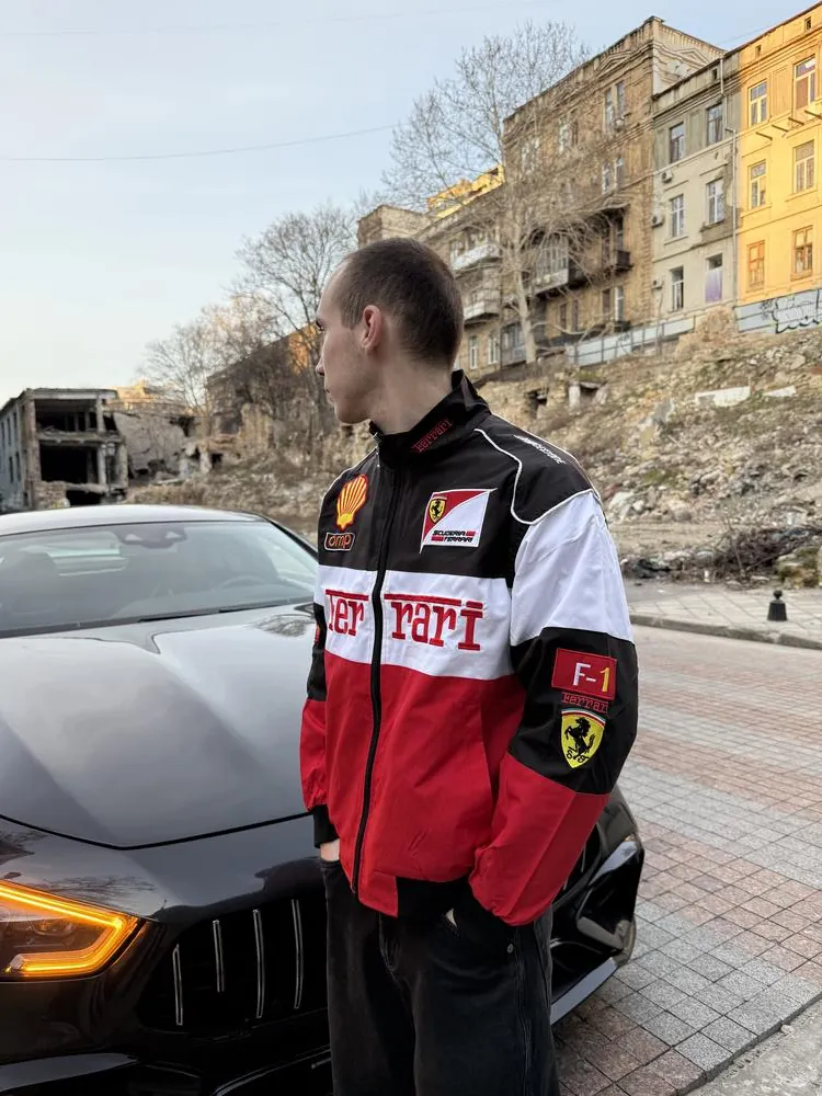 Бомбер Ferrari