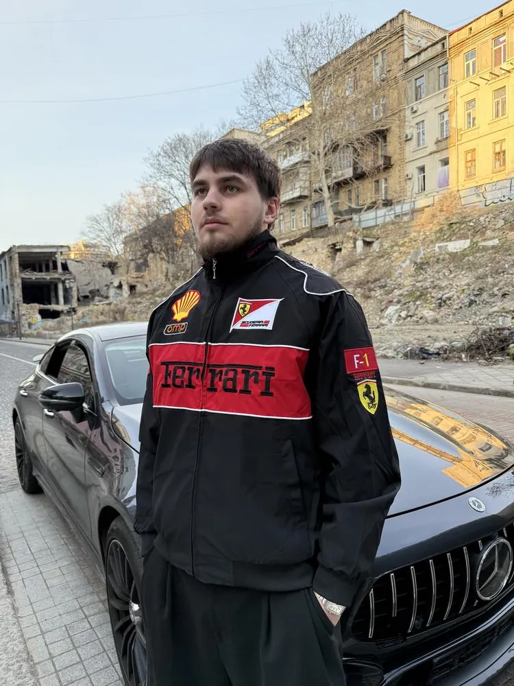 Бомбер Ferrari