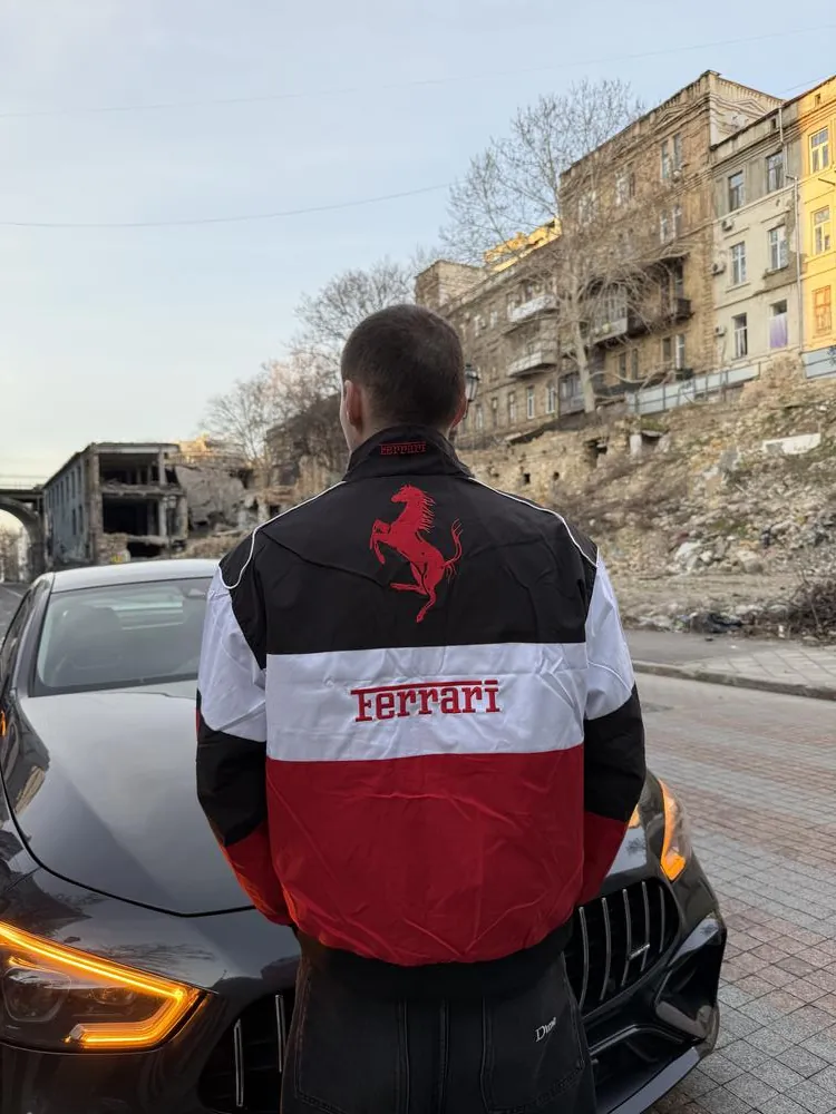 Бомбер Ferrari