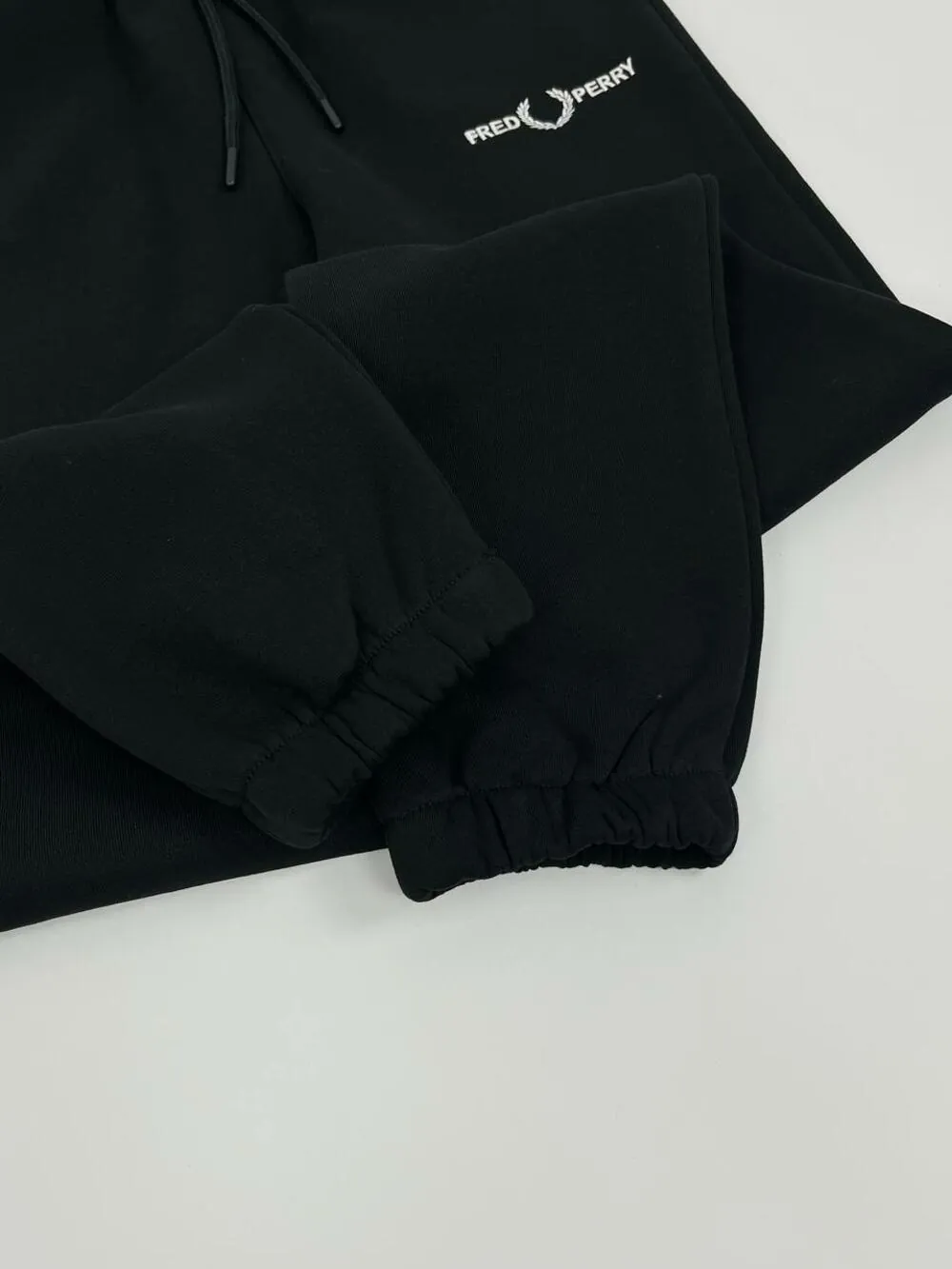 Штани Fred Perry Center Logo Cotton