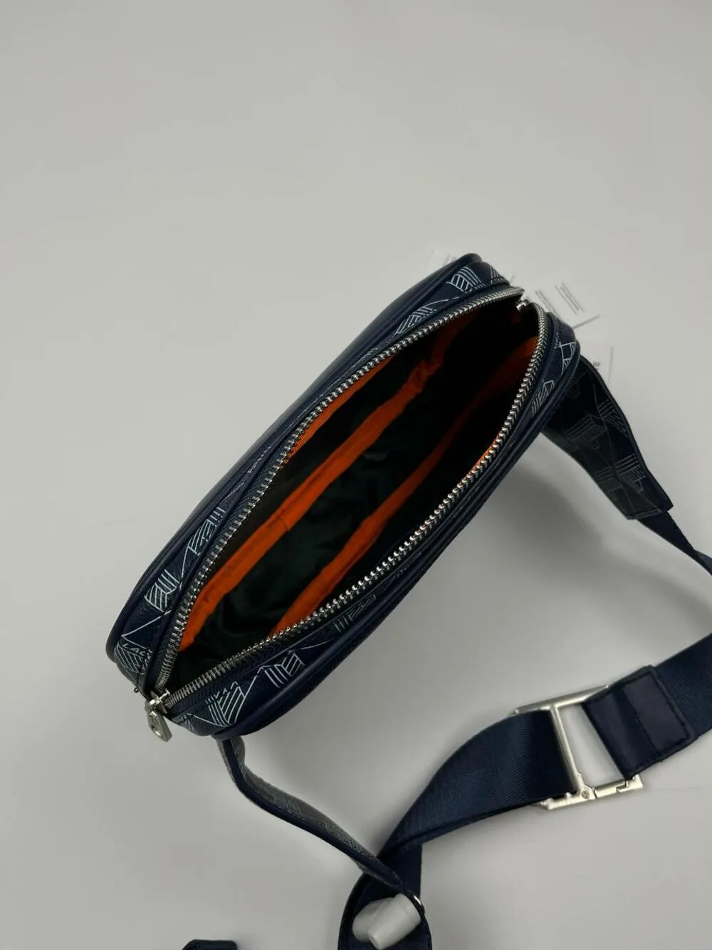 Бананка Lacoste Monogram