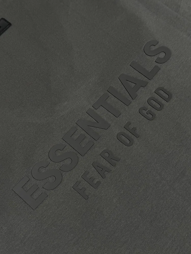 Футболка Essentials V-Neck