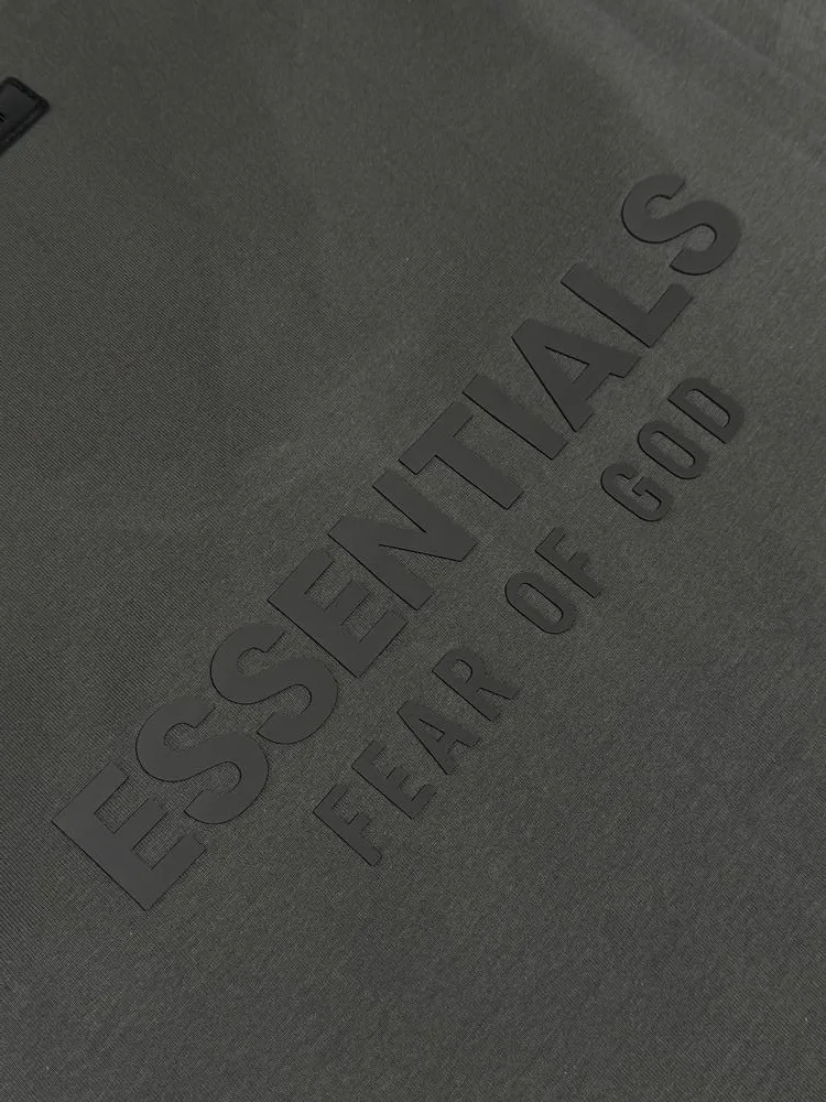 Футболка Essentials V-Neck