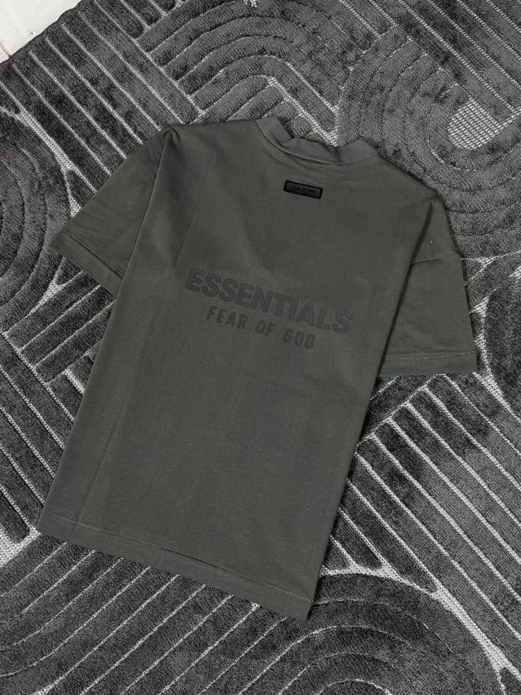 Футболка Essentials V-Neck