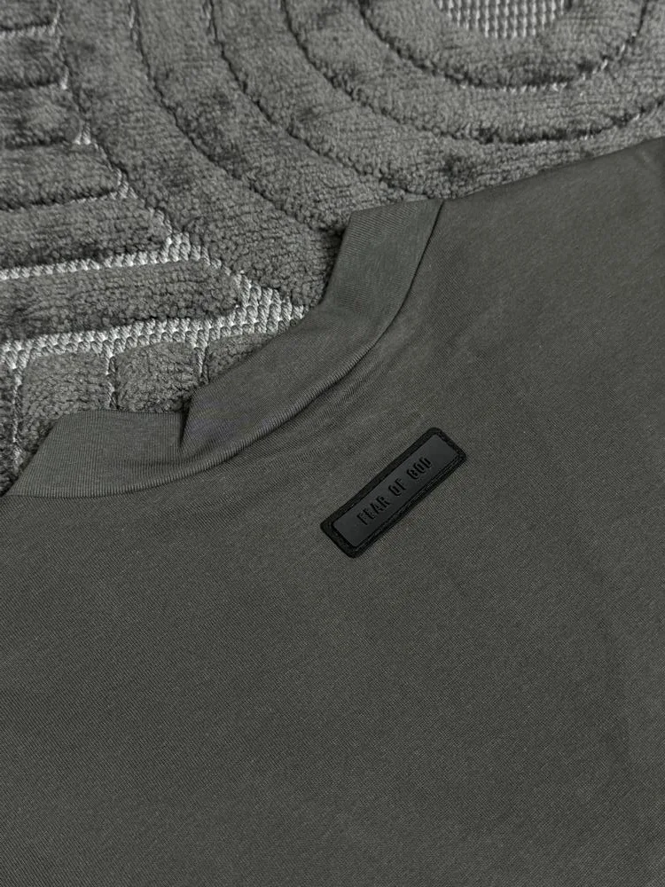 Футболка Essentials V-Neck