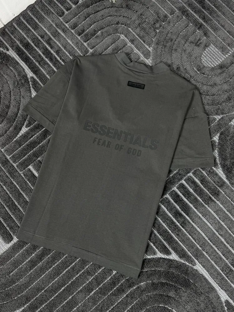 Футболка Essentials V-Neck