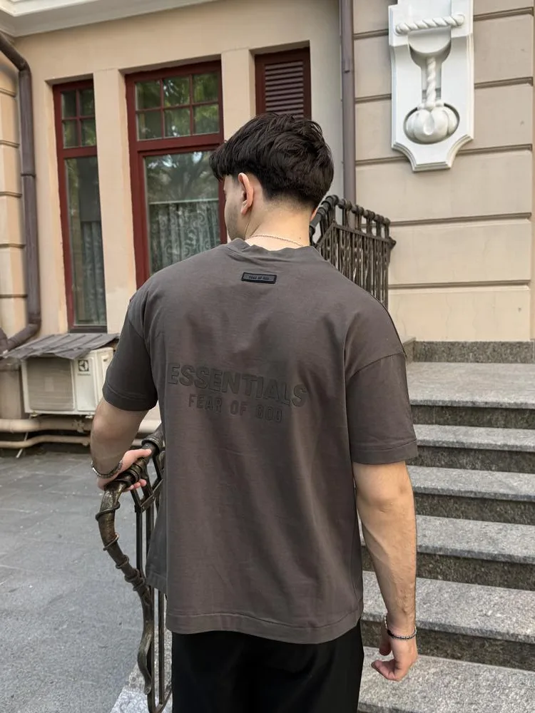 Футболка Essentials V-Neck