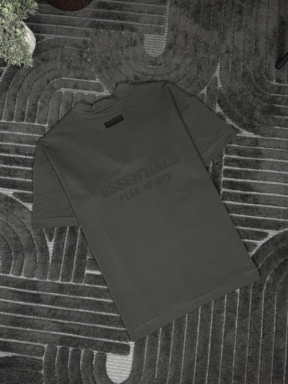 Футболка Essentials V-Neck